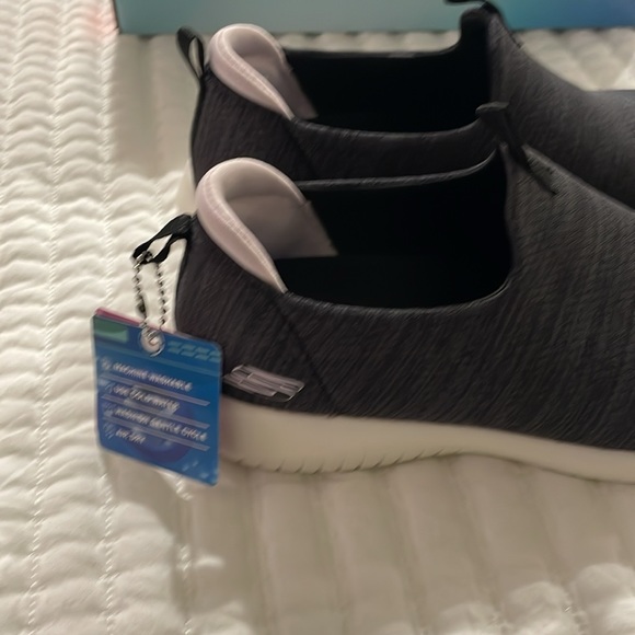 New Skechers memory foam - Picture 5 of 10